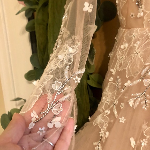 Hayley Paige Rarity Wedding Dress - Picture 9 of 15